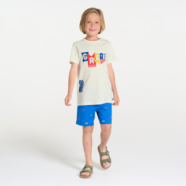 تيشيرت مزين برسالة بأكمام قصيرة، باللون الأبيض للأولاد